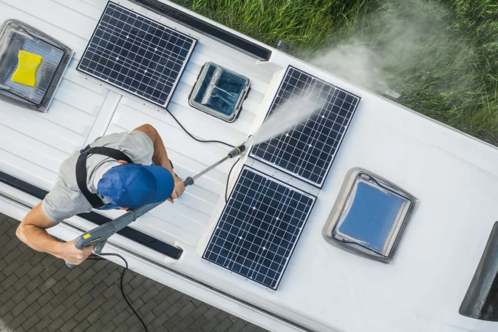 Nuevas tecnologías sostenibles para furgonetas Camper: sistemas solares y baterías de litio